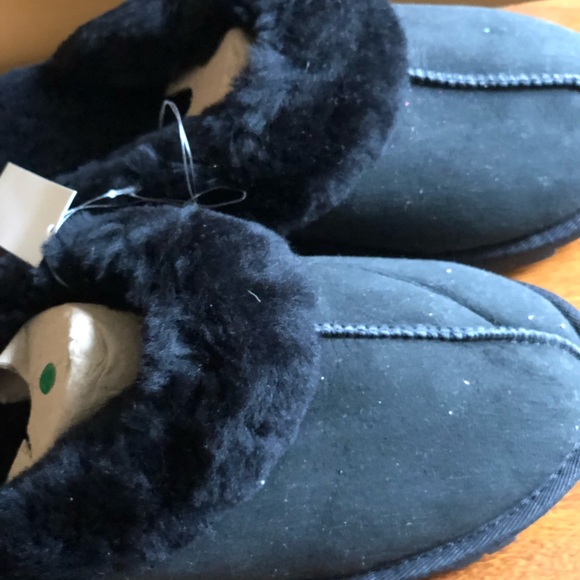 NWT Warm faux fur black slippers, size US 9 - Picture 2 of 3